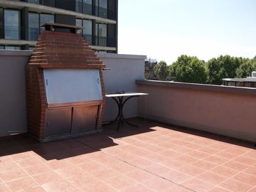 Dos ambientes contra frente super  moderno c/ balcón y SUM