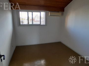 Alquiler PH 2 ambientes con patio en Wilde