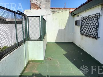 Alquiler PH 2 ambientes con patio en Wilde