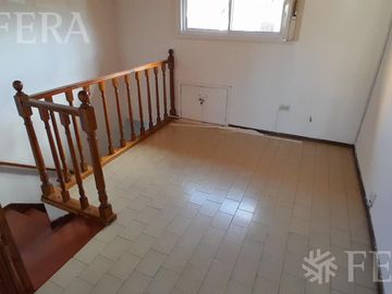 Alquiler PH 2 ambientes con patio en Wilde