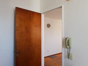Departamento de 2 ambientes en centro de Quilmes muy luminoso venta