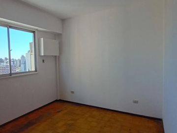 Departamento de 2 ambientes en centro de Quilmes muy luminoso venta