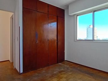 Departamento de 2 ambientes en centro de Quilmes muy luminoso venta