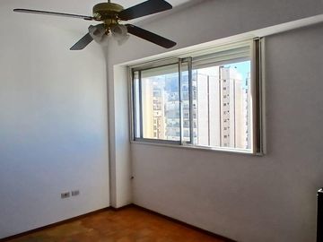 Departamento de 2 ambientes en centro de Quilmes muy luminoso venta