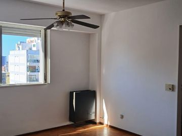 Departamento de 2 ambientes en centro de Quilmes muy luminoso venta
