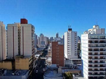 Departamento de 2 ambientes en centro de Quilmes muy luminoso venta