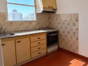 Departamento de 2 ambientes en centro de Quilmes muy luminoso venta
