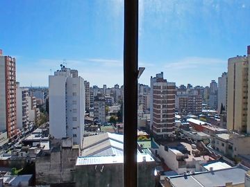 Departamento de 2 ambientes en centro de Quilmes muy luminoso venta