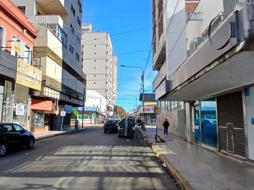 Departamento de 2 ambientes en centro de Quilmes muy luminoso venta