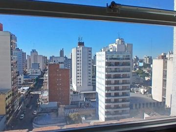 Departamento de 2 ambientes en centro de Quilmes muy luminoso venta