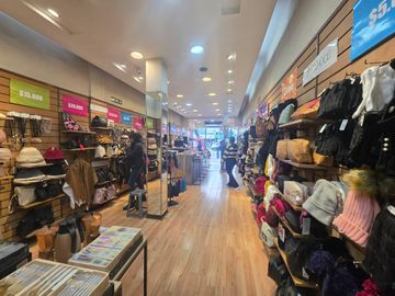 EXCELENTE LOCAL EN FOCO COMERCIAL - 115 M2