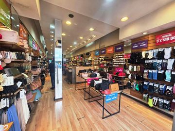 EXCELENTE LOCAL EN FOCO COMERCIAL - 115 M2