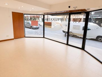 OPORTUNIDAD: ALQUILER LOCAL COMERCIAL - APTO MULTIRRUBRO- GRAN VIDRIERA- LARREA 700 -BALVANERA