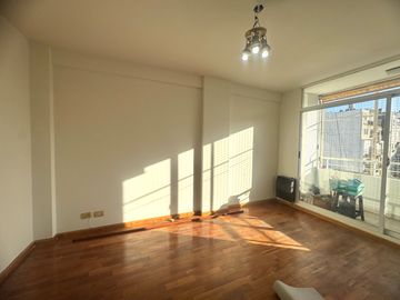 Alquiler de Departamento de 2 ambientes con balcón al contrafrente en Balvanera