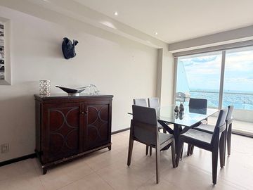 Departamento amueblado en renta en Central Park Torre 200, Centro Sur: 180 m²