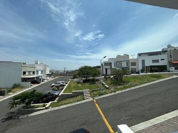 Casa en renta Punta Esmeralda, Corregidora, Qro. en esquina
