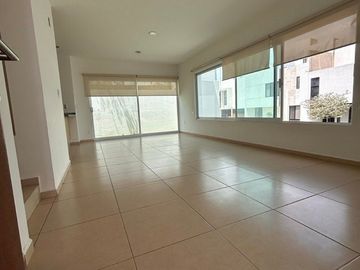 Casa en renta Punta Esmeralda, Corregidora, Qro. en esquina