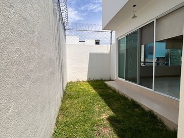 Casa en renta Punta Esmeralda, Corregidora, Qro. en esquina