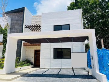 Casa en Venta con Alberca y Recámara en Planta Baja | Río Residencial, Cancún