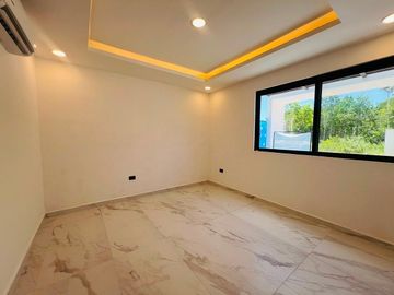 Casa en Venta con Alberca y Recámara en Planta Baja | Río Residencial, Cancún