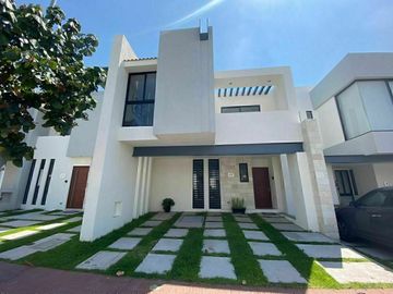 Casa en RENTA Zibatá frente al parque Jamadi