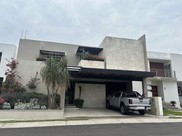 Oportunidad de residencia en venta exclusivo fraccionamiento Sn Jerónimo