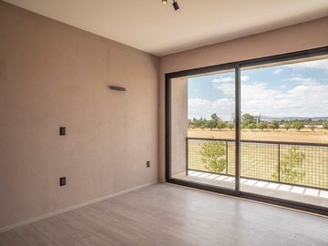 Exclusiva propiedad en Residencial Viñedos del Polo QRO