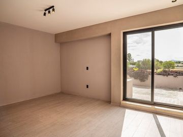 Exclusiva propiedad en Residencial Viñedos del Polo QRO