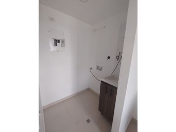 Se Arrienda Apartamento en Medieval Parque Residencial y Comercial