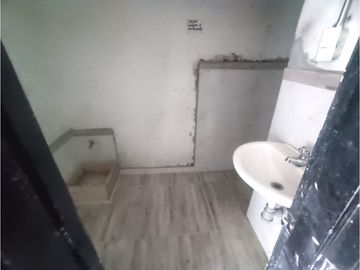 ARRIENDO LOCAL DUPLEX EN LA FLORESTA