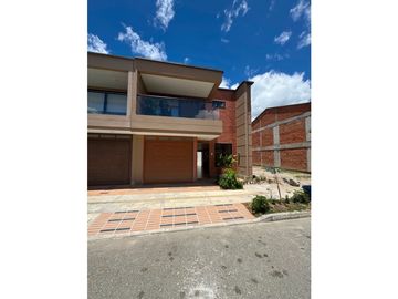 Casa moderna para estrenar en Rionegro, Antioquia, Pietra Santa