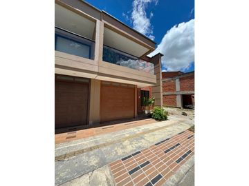 Casa moderna para estrenar en Rionegro, Antioquia, Pietra Santa