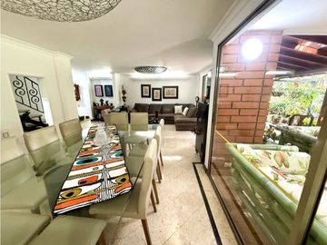 Casa con Jardín en Milla de Oro