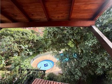 Casa con Jardín en Milla de Oro
