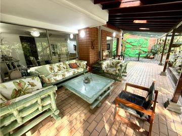 Casa con Jardín en Milla de Oro
