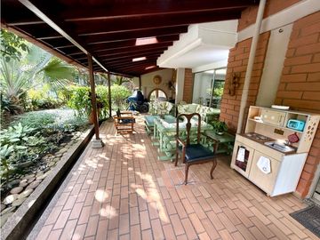 Casa con Jardín en Milla de Oro