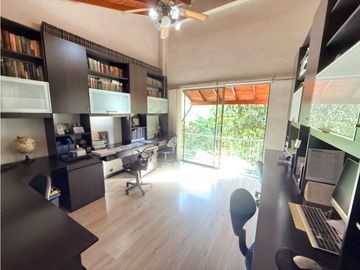 Casa con Jardín en Milla de Oro
