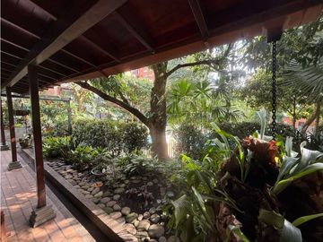 Casa con Jardín en Milla de Oro