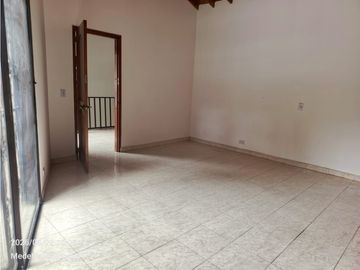 CASA EN VENTA EN BOMBONA