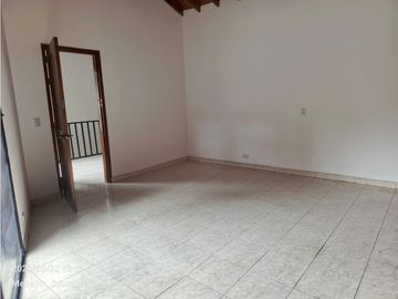 CASA EN VENTA EN BOMBONA