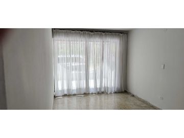 Casa en venta sur cali barrio ciudad 2000 frente a un parque dos pisos