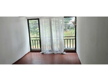 Casa en venta sur cali barrio ciudad 2000 frente a un parque dos pisos