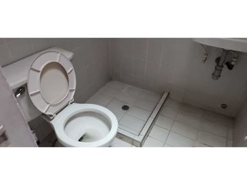 Casa en venta sur cali barrio ciudad 2000 frente a un parque dos pisos
