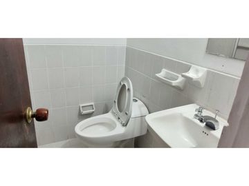 Casa en venta sur cali barrio ciudad 2000 frente a un parque dos pisos
