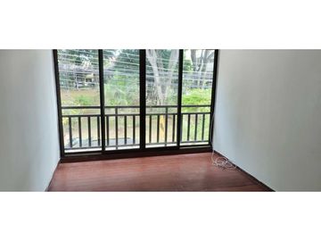 Casa en venta sur cali barrio ciudad 2000 frente a un parque dos pisos