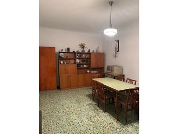 OPORTUNIDAD CASA EN CASTELAR SUR!!