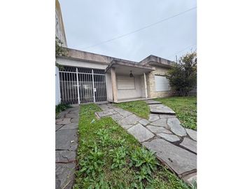 OPORTUNIDAD CASA EN CASTELAR SUR!!