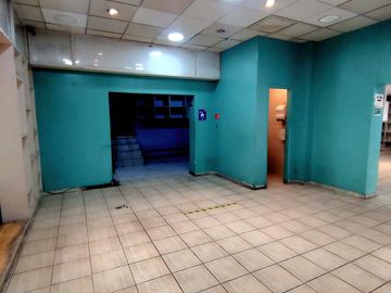 LOCAL COMERCIAL CERCANO A LA MONEDA .Precio Bajo Tasación