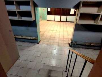LOCAL COMERCIAL CERCANO A LA MONEDA .Precio Bajo Tasación