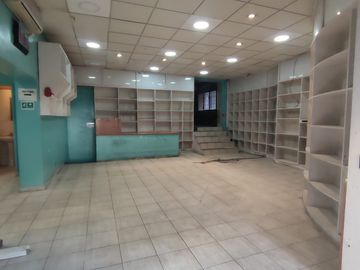 LOCAL COMERCIAL CERCANO A LA MONEDA .Precio Bajo Tasación